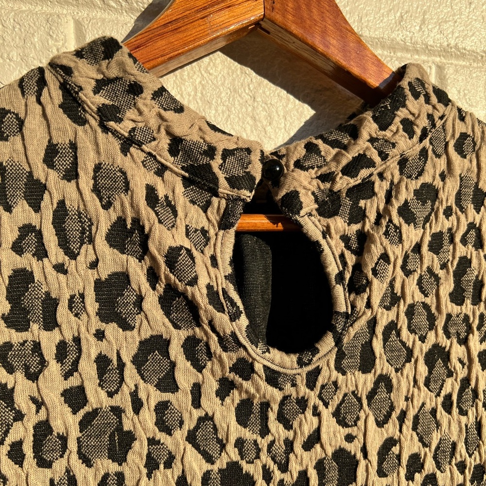 Leopard Print Sleeveless Ruffle Top - Picture 4 of 4